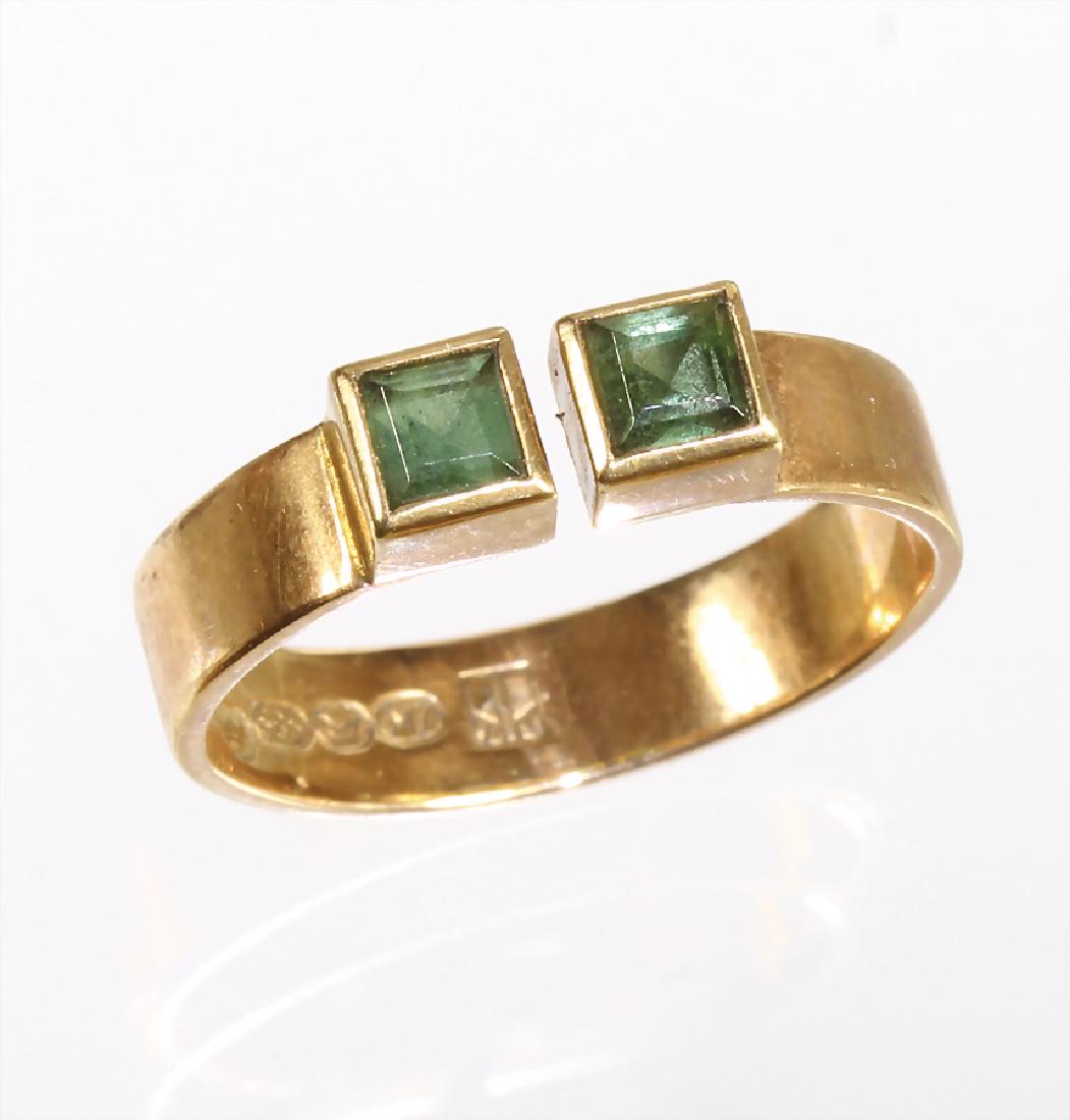 Ring, GG 585/000, 2 grüne Turmaline im Carre-Schliff (4: Ring, GG 585/000, 2 grüne Turmaline im Carre-Schliff (4 x 4 mm), RW ca. 56, Designerring !