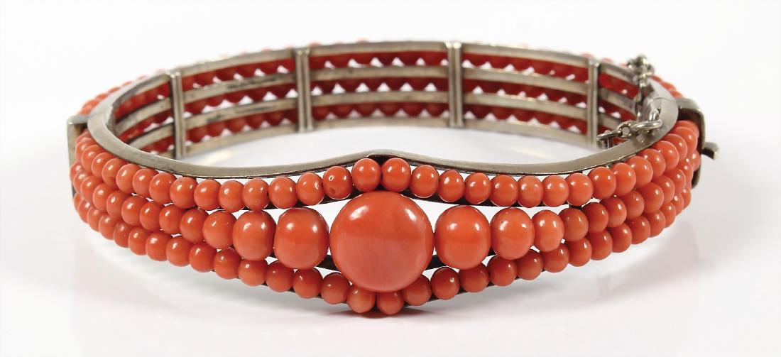 Korallen-Armreif um 1880, Silber, Korallenkugeln (1 of 1)