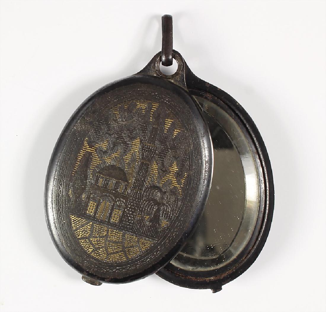 Anhänger, "EISEN" um 1905, Medaillon mit innenliegendem (1 of 1)