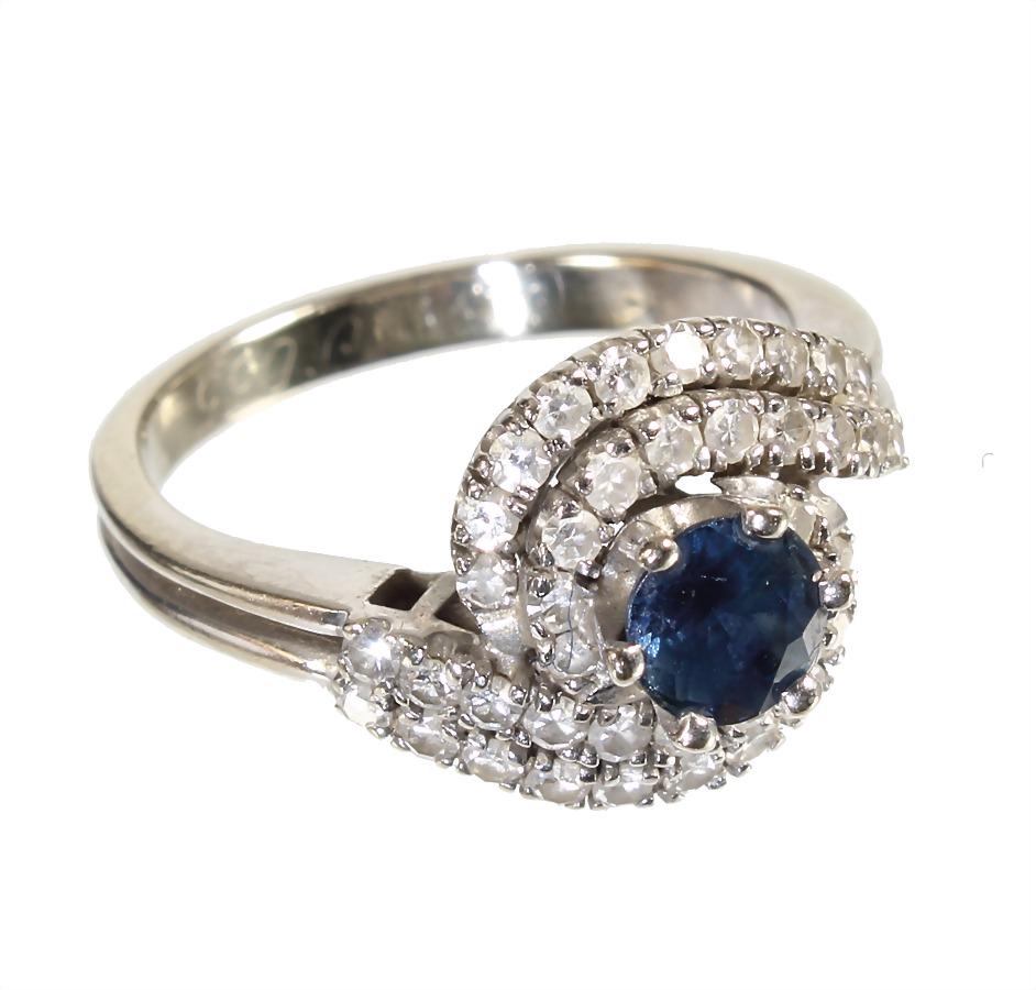 Ring, WG 585/000, zentral 1 Saphir ca. 0,55 ct, (1 of 1)
