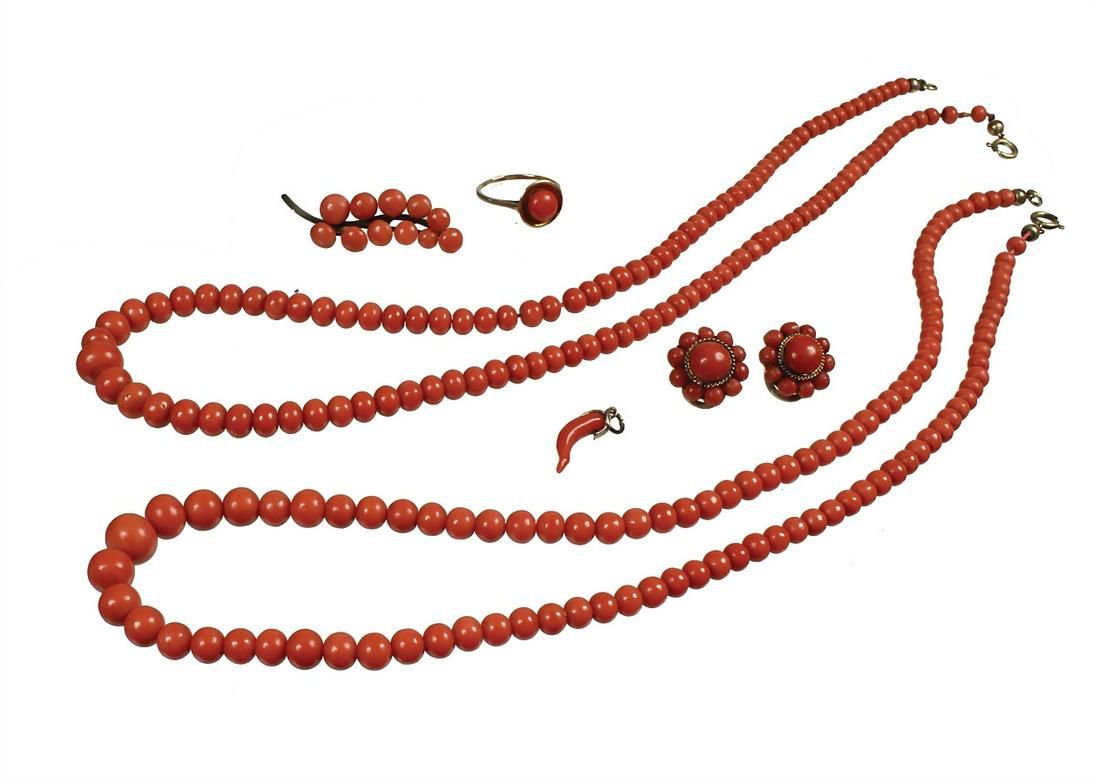 lot: 1 ring, yellow gold 585/000 corals cabochon, ring (1 of 1)