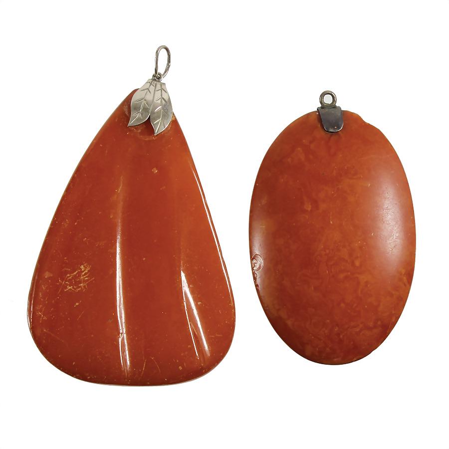 lot: 2 amber pendants "BUTTERSCOTCH", height = 63.2 mm (1 of 1)