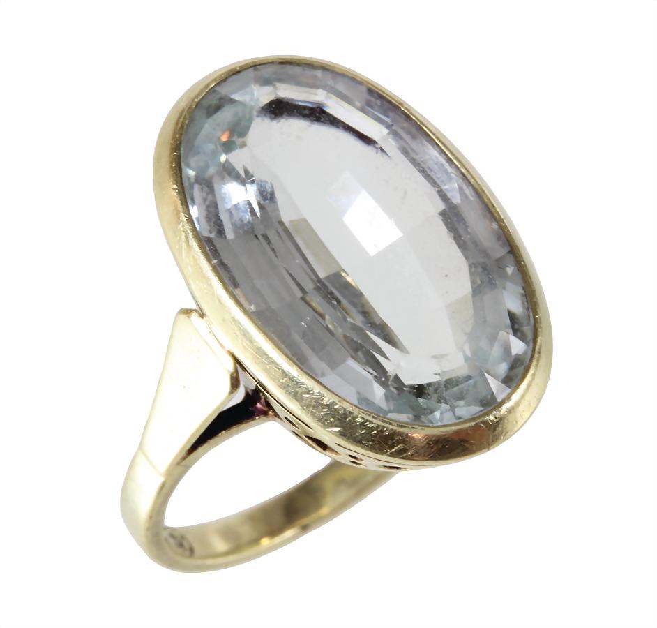 ring, yellow gold 585/000, 1 aquamarine c. 7,0 ct (18,0 x 10,5), setting is at the side pierced: ring, yellow gold 585/000, 1 aquamarine c. 7,0 ct (18,0 x 10,5), setting is at the side pierced produced, ring width c. 53,5 German Description Ring, GG 585/000, 1 Aquamarin ca. 7,0 ct (18,0 x 10,5),