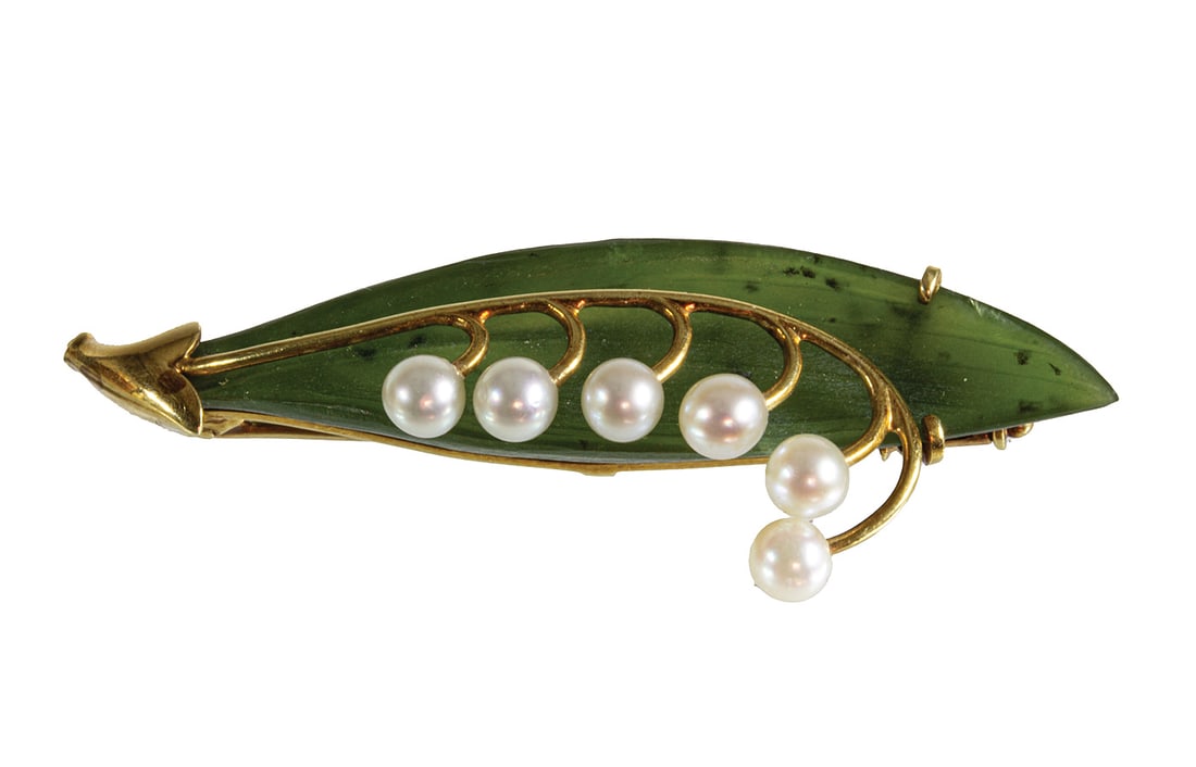 brooch, leaf with LILY-OF-THE-VALLEY, 1930s, yellow gold 585/000, signed AMU, leaf made of Russian (1 of 2)