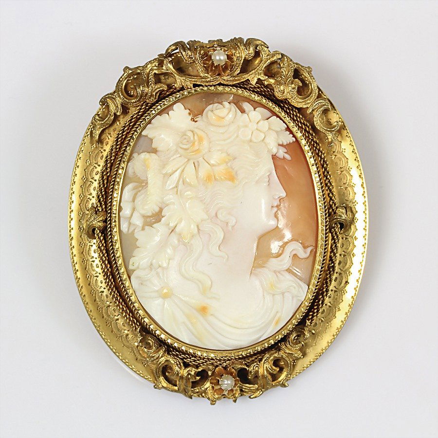 Brosche um 1870/80, feuervergoldet, fein geschnittene (1 of 1)