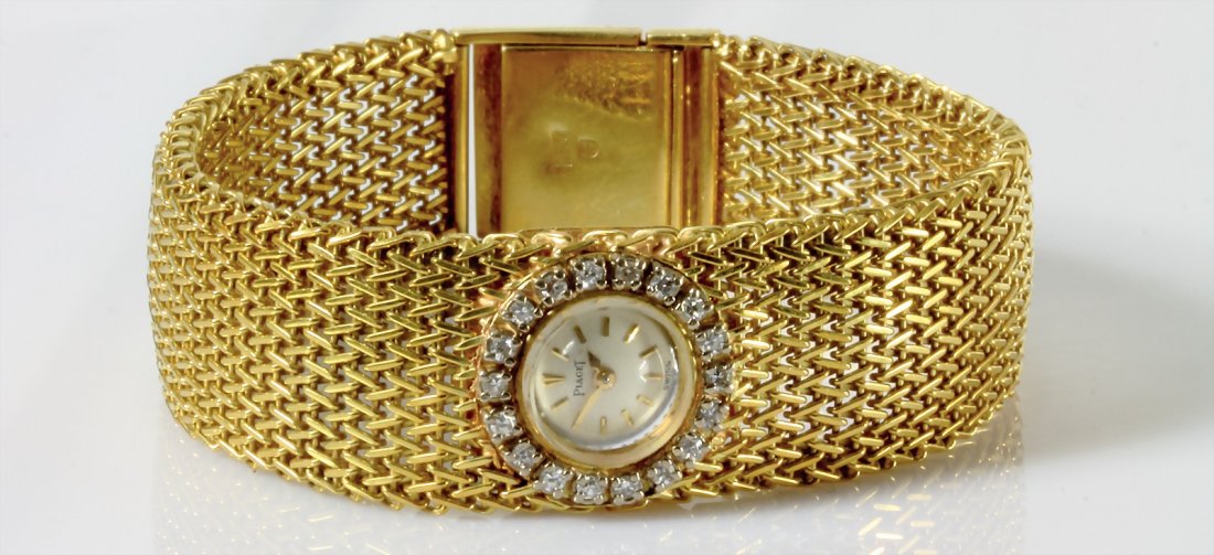Damenarmbanduhr, "PIAGET", GG 750/000, 18 Diamanten ca.: Damenarmbanduhr, "PIAGET", GG 750/000, 18 Diamanten ca. 0,21 ct weiß, Strichindex, Krone flach auf Gehäuseboden integriert, sehr weich und flexibel gearbeitetes Band mit Klappschließe