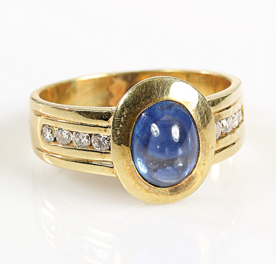 Ring, GG 585/000, Saphircab. 7,5 x 6,0 mm, 8 Brillanten (1 of 1)