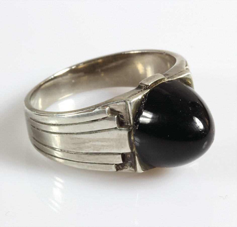 Ring Frankreich um 1925 ART-DECO, Silber, signiert:: Ring Frankreich um 1925 ART-DECO, Silber, signiert: M.B. (?), Flaschensymbol wohl Brisset Paris, hoch geschliffener Onyxcabochon, RW ca. 60, schönes gradliniges Design !