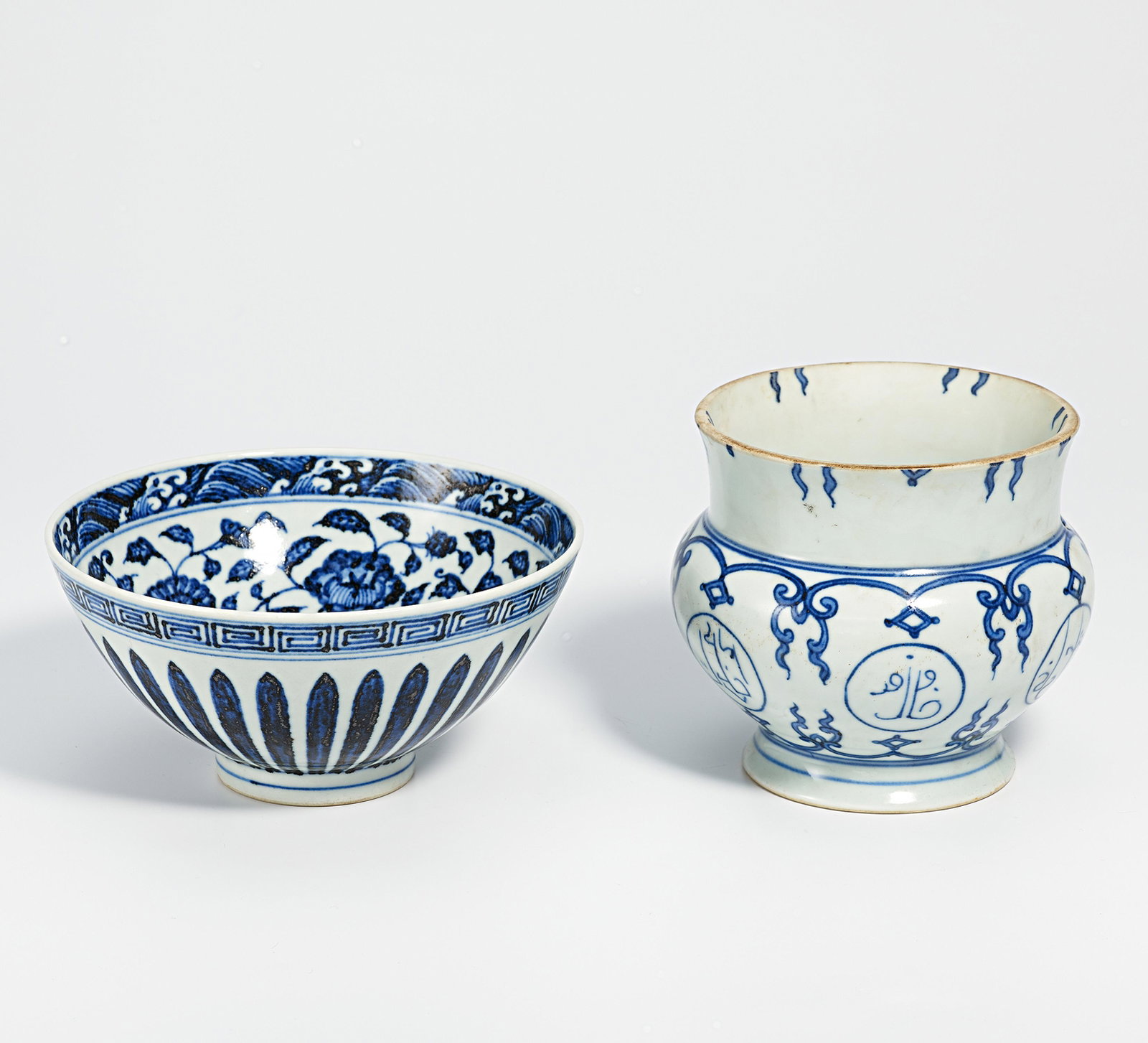 Lianzi lotus bowl and spittoon with Arabic calligraphy: LIANZI LOTUS BOWL AND SPITTOON WITH ARABIC CALLIGRAPHY. Origin: China. Technique: Porcelain painted in underglaze blue. Description: Bowl with heap and pile effect. H.7.8cm, ⌀ 16cm. The