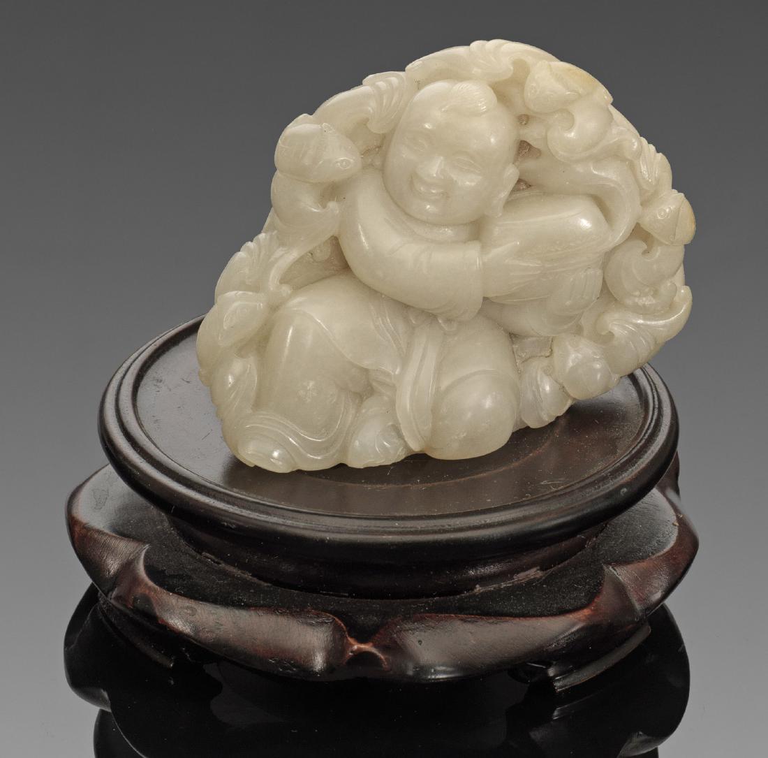 Jade-Figur eines Jungen mit Räuchergefäß (1 of 1)