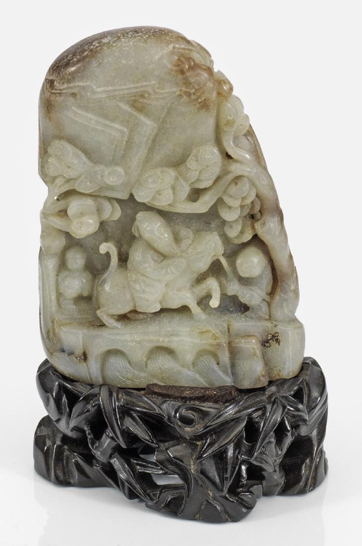 Große Jadeschnitzerei in Form eines Berges (1 of 1)