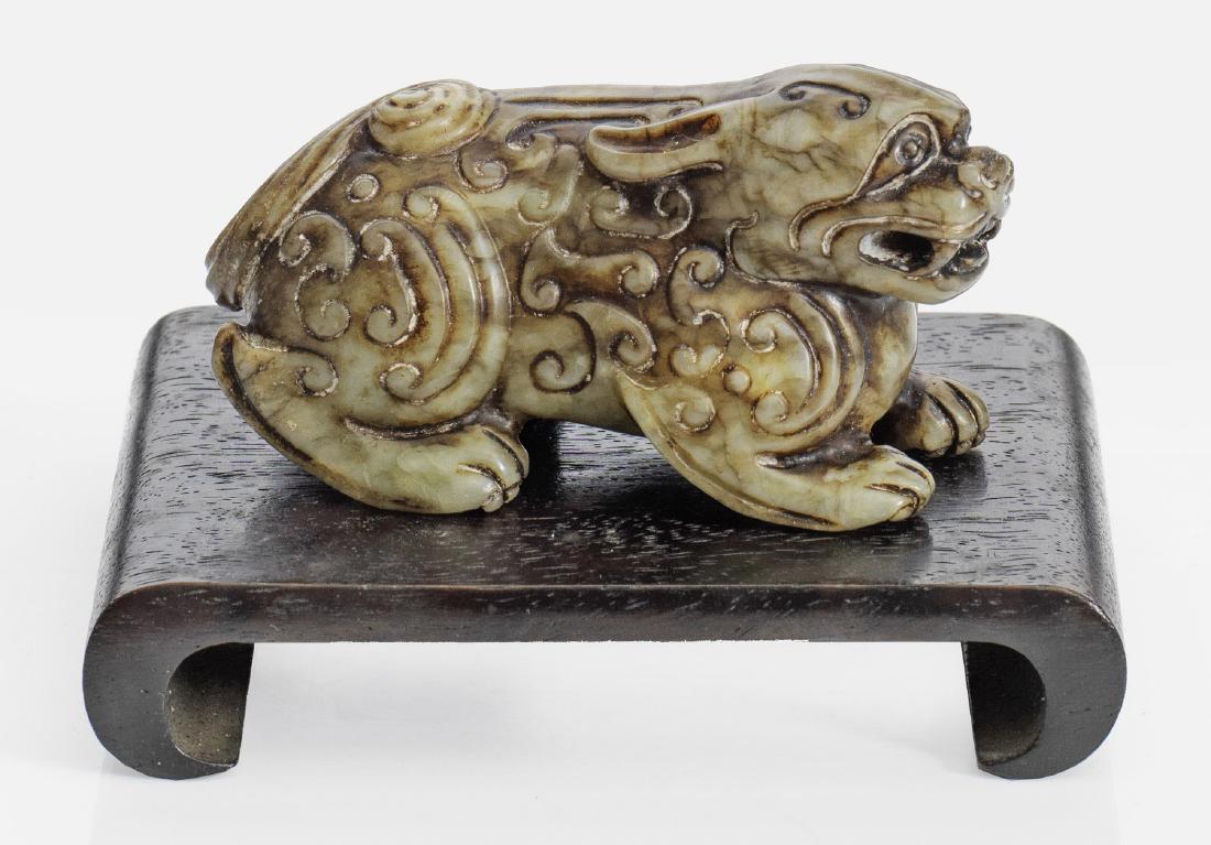 Jade-Figur eines Pixiu im archaischen Stil (1 of 1)