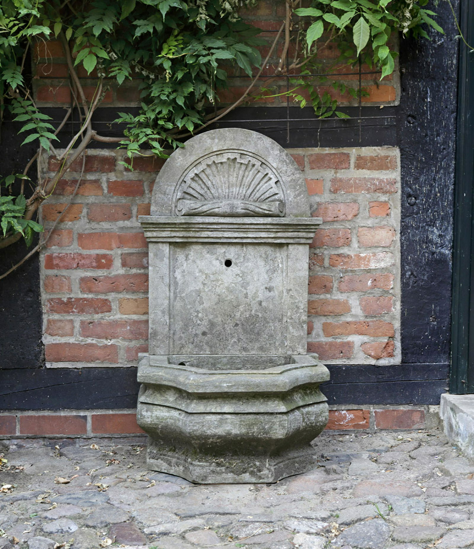 Gartenbrunnen (1 of 1)