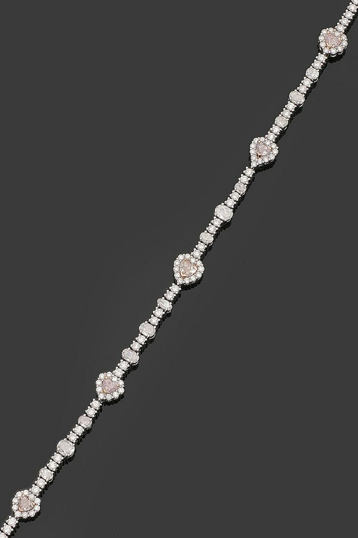 Elegantes Diamantarmband mit Natural Fancy (1 of 1)