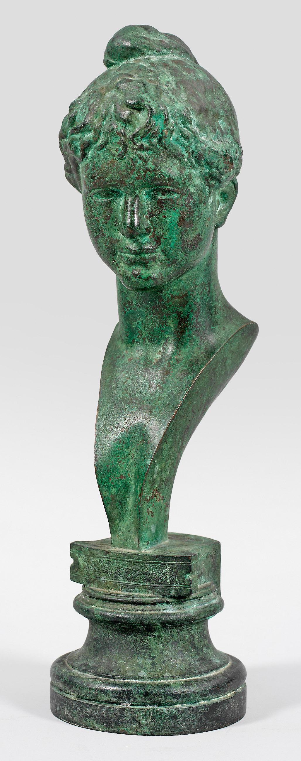 Max Klinger: (1857 Leipzig - 1920 Großjena bei Naumburg) /T/Kopf der "Neuen Salome". Originaltitel// Bronze, dunkelgrün patiniert. Sign.; Gießerinschrift "Akt. Ges. v. H. Gladenbeck u. Sohn". Auf ei