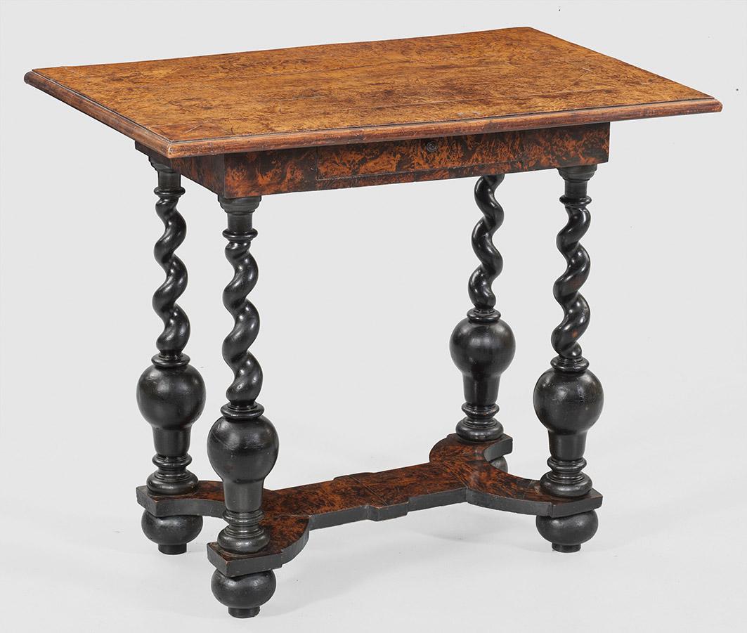 Kleiner Danziger Barocktisch (1 of 1)