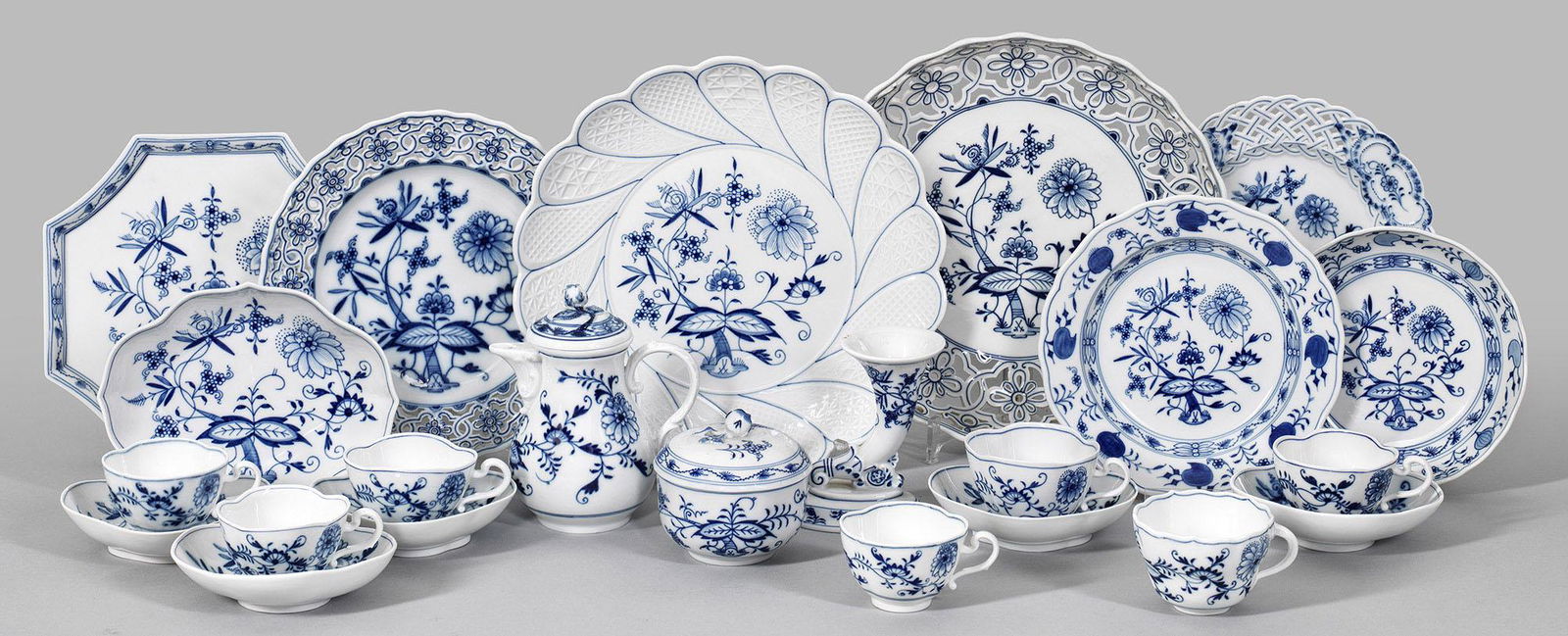 Restservice mit Zwiebelmusterdekor (1 of 1)