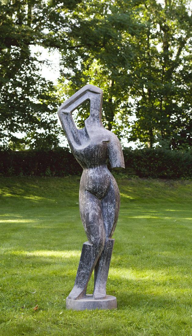 Alexander Archipenko: (1887 Kiew - 1964 New York)"Woman combing her hair" (Frau, sich ihr Haar kämmend). OriginaltitelBlaugrauer, sog, Belgischer Granit. Künstler-Bez.; Posthume, zeitgenössische, Ende 20. /Anfang 21. Jh