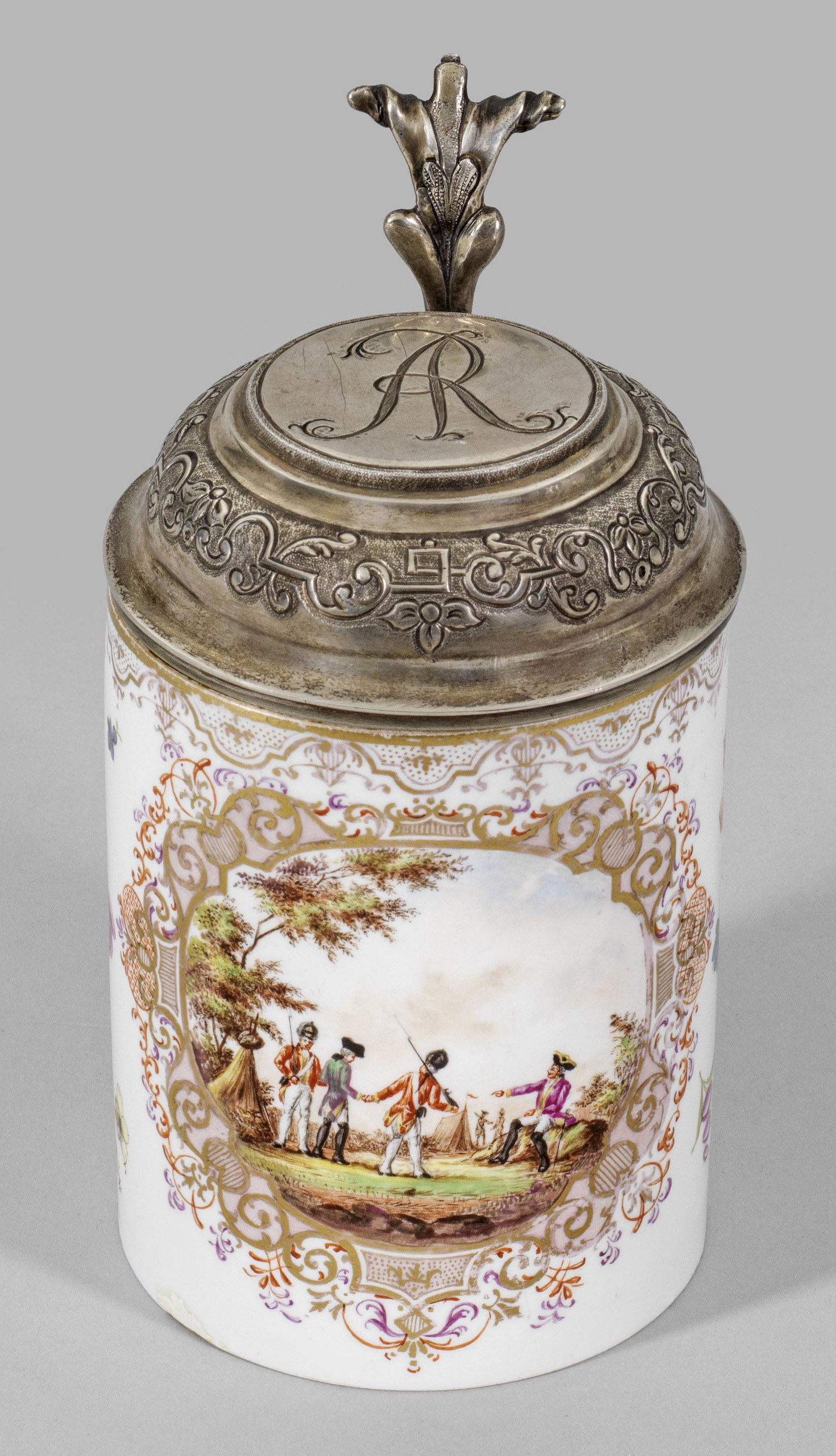 Walzenkrug mit Soldatenszene (1 of 1)