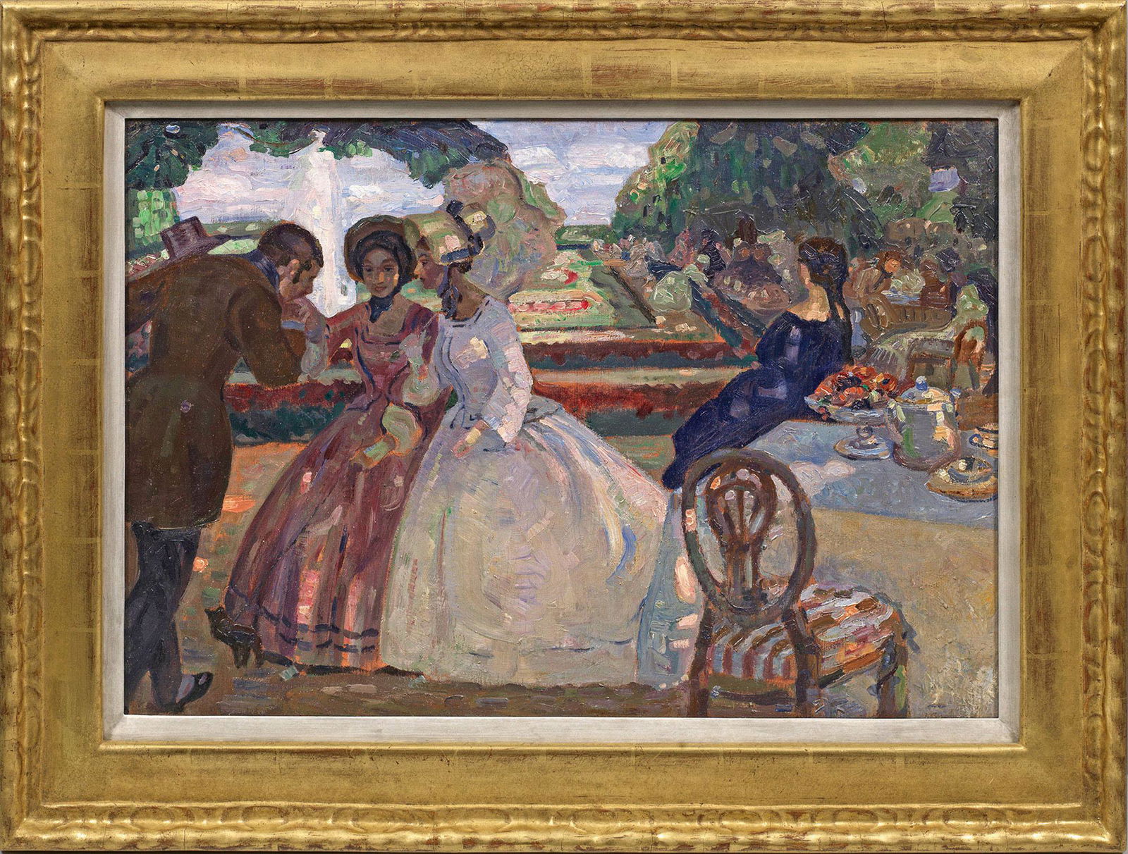 Leo Putz: (1869 Meran - 1940 ebenda) "Sommers Lust und Freude". Originaltitel Galante Szene aus der Biedermeier-Zeit mit zwei jungen Damen und ihrem Verehrer sowie einer Dame am Kaffeetisch, die auf den Park vo