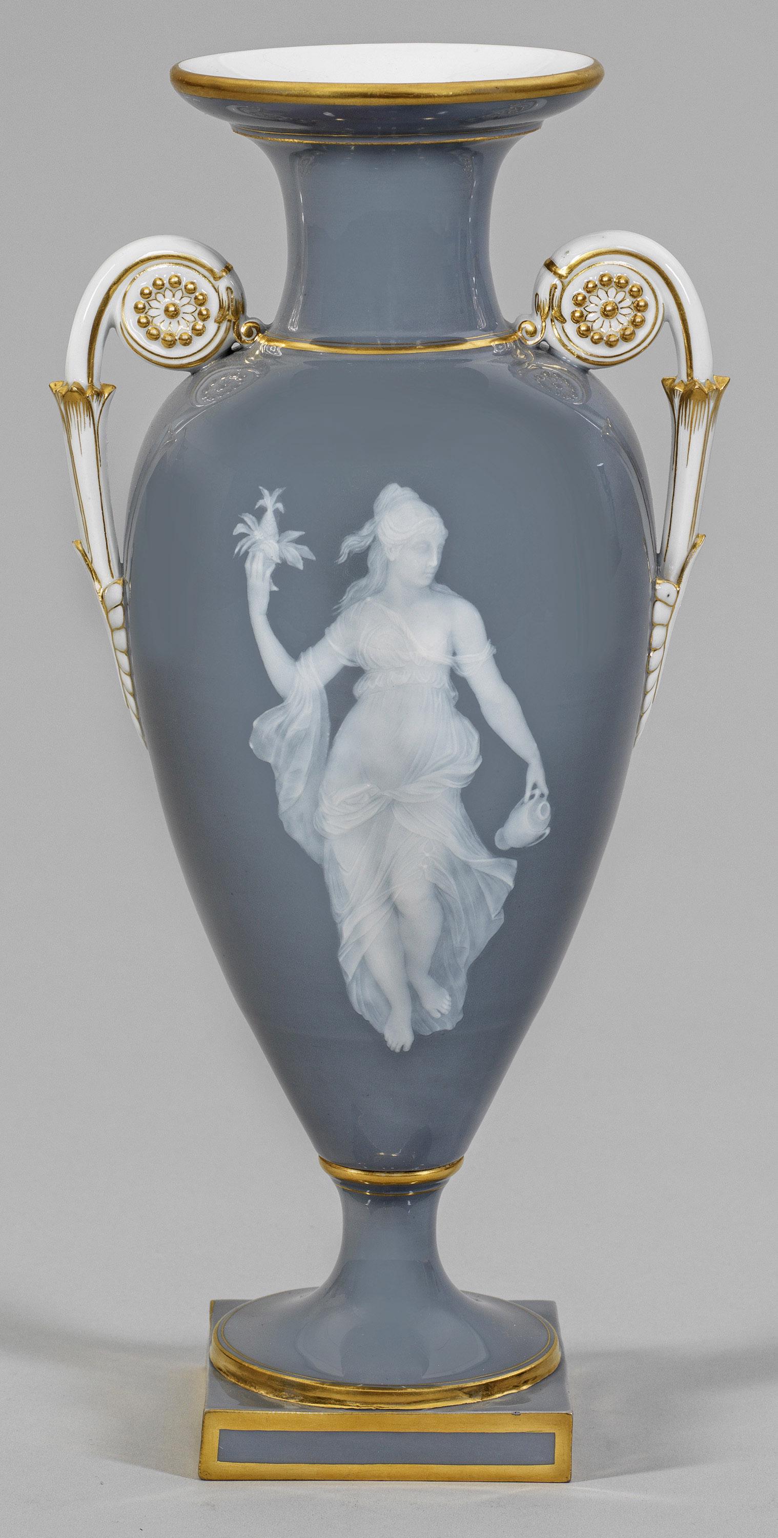 Ziervase mit Pâte-sur-pâte-Malerei (1 of 1)