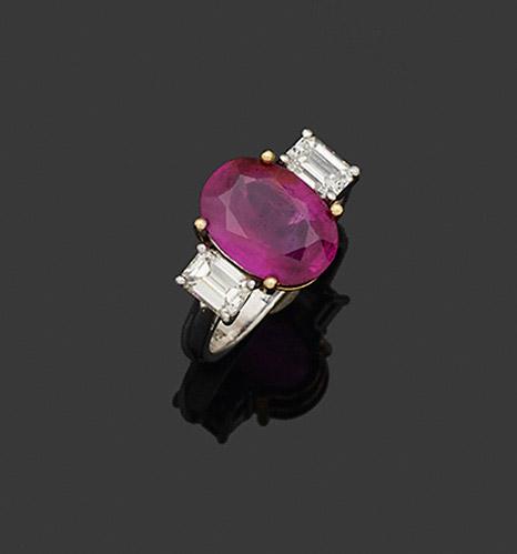 Hochfeiner Rubin-Diamantring im klassischen Juwelenstil (1 of 1)
