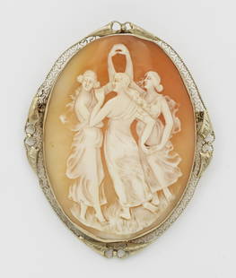 Jugendstil Muschelkamee-Brosche: Jugendstil Muschelkamee-Brosche Silber. Jeweils feine geschnittene, szenische Darstellung der "Drei Grazien". A brooch with shell cameo, in silver.