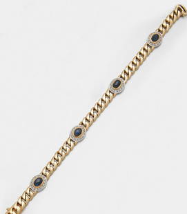 Klassisches Saphir-Armband: Klassisches Saphir-Armband Gelbgold, gest. 585. Schauseitig besetzt mit vier Saphircabochons, entouriert von kleinen Diamanten. Gew. ca. 30,66 g. A bracelet set with sapphires and small diamonds, in