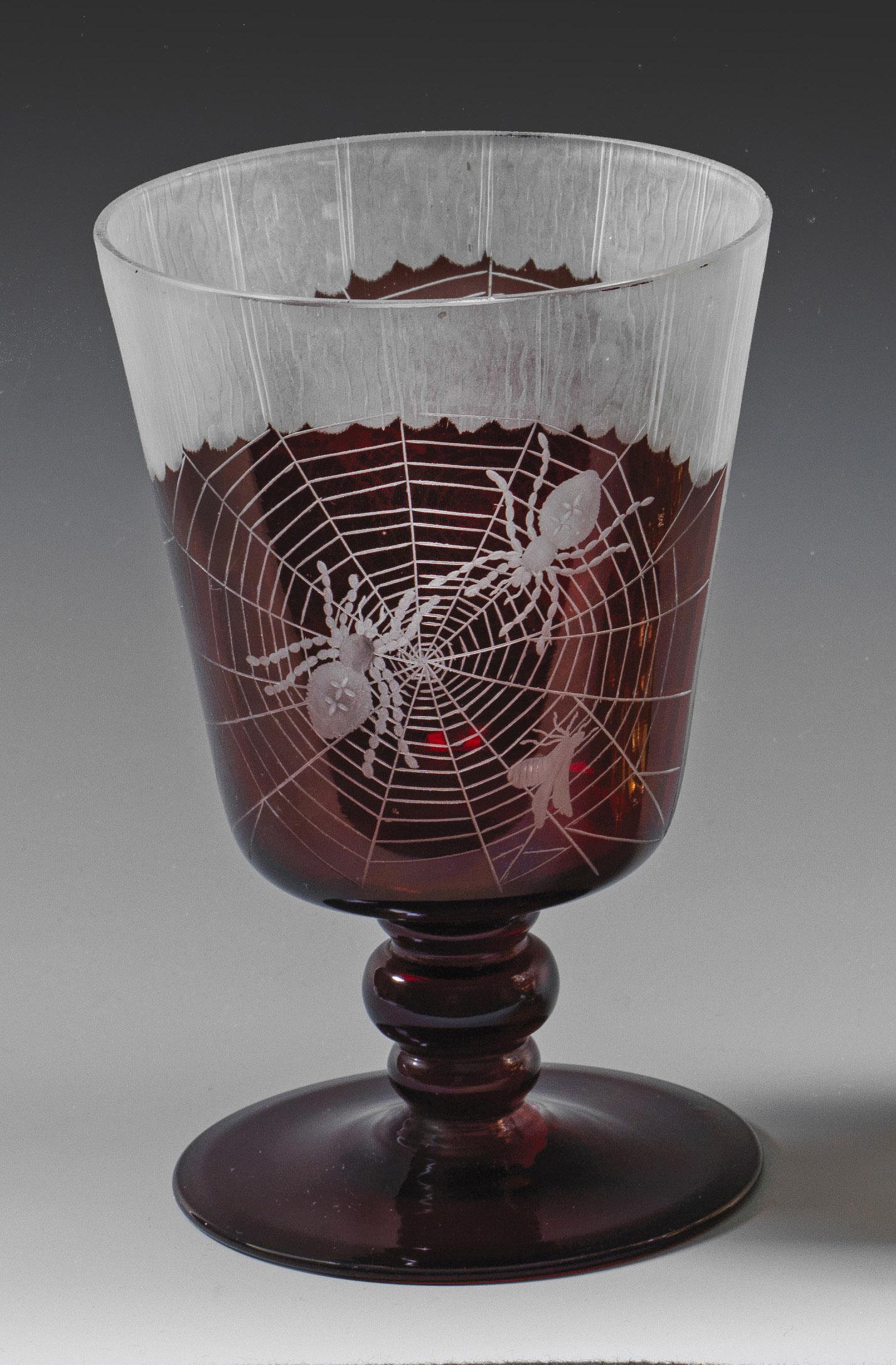 Pokal mit Spinnennetzen (1 of 1)