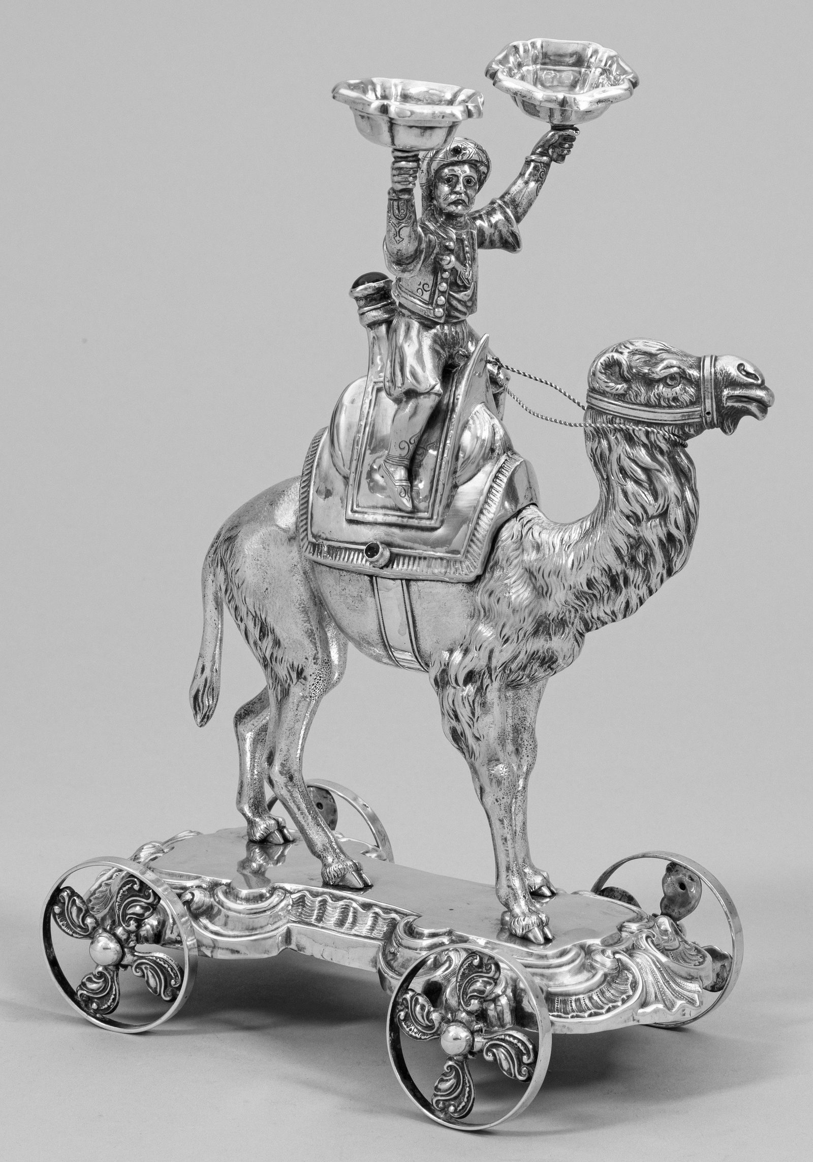 AuÃŸergewÃ¶hnlicher, figÃ¼rlicher Tafelaufsatz (1 of 1)