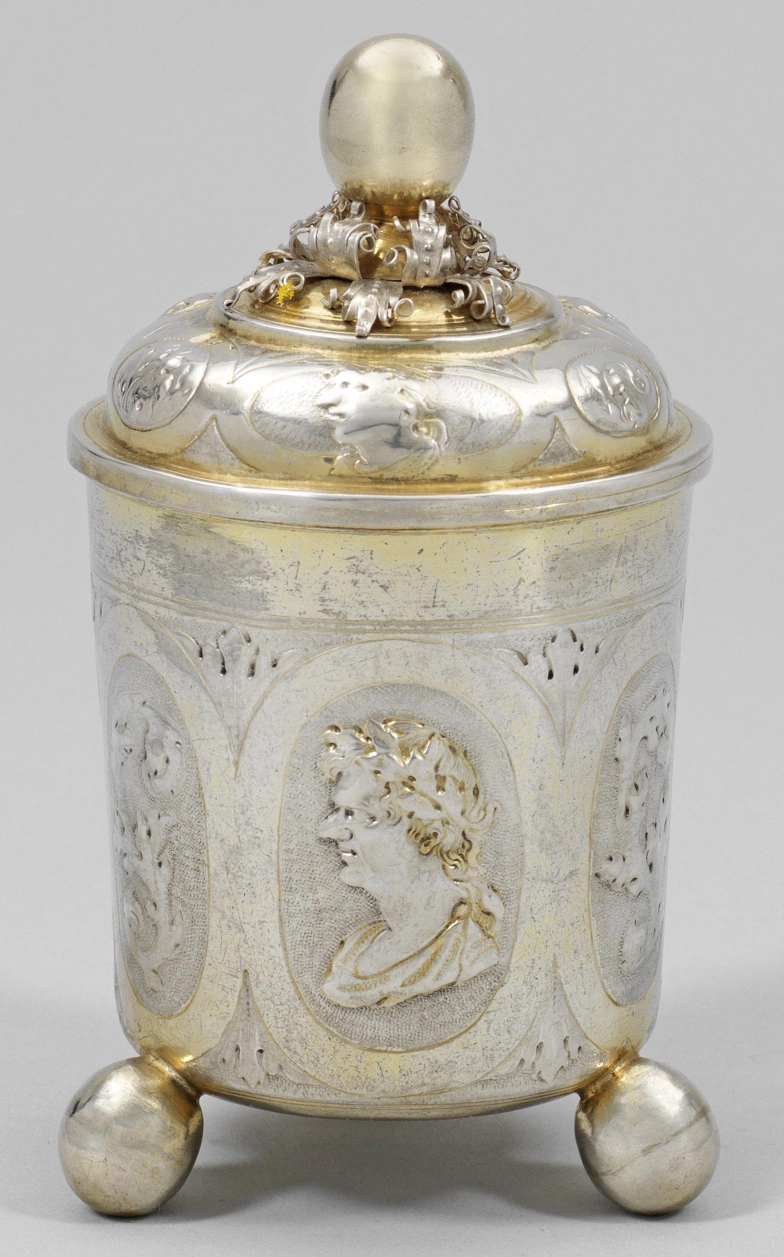 Barocker Deckel-KugelfuÃŸbecher (1 of 1)