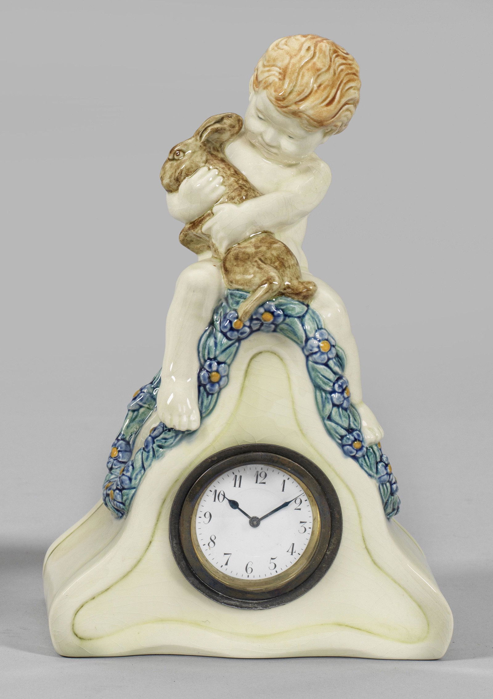 Kleine Karlsruhe-Tischuhr mit Putto und Hase (1 of 1)