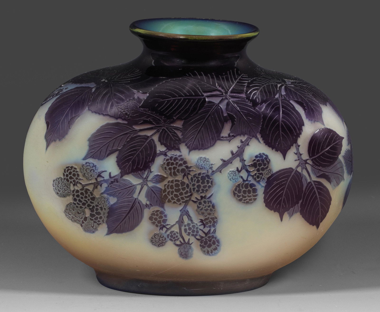 Jugendstil-Vase mit Brombeerendekor von Emile GallÃ© (1 of 1)