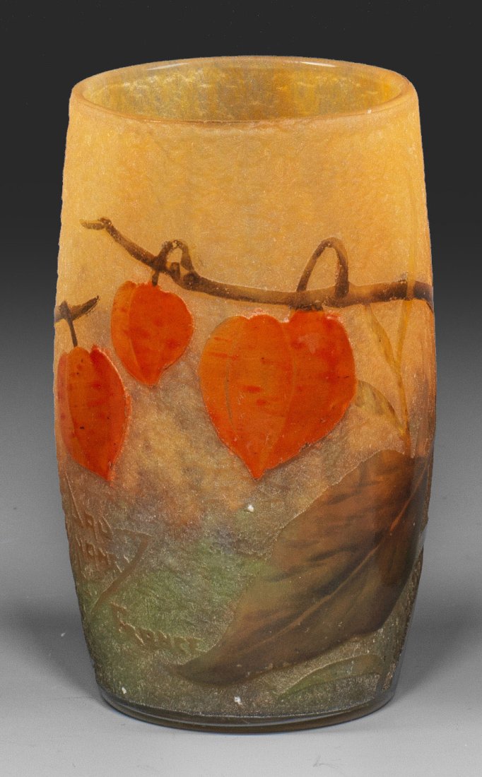 Kleine Bechervase mit Lampionblumendekor von Daum FrÃ¨res (1 of 1)