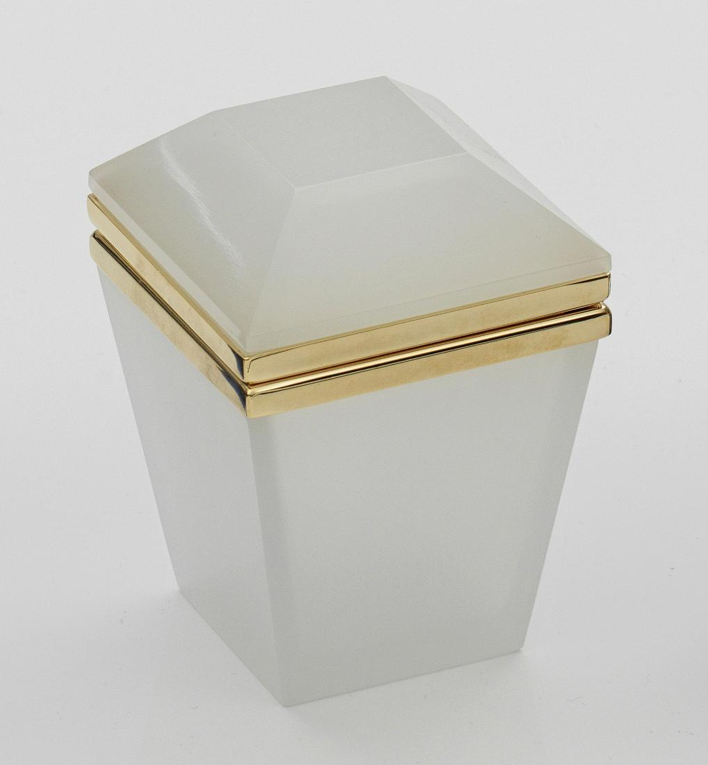 Art DÃ©co-Dose in Diamantform (1 of 1)