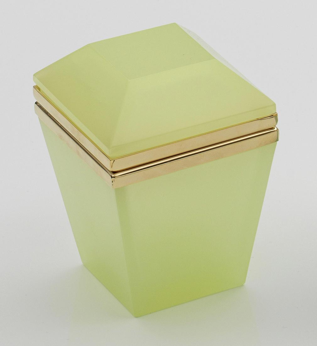 Art DÃ©co-Dose in Diamantform (1 of 1)