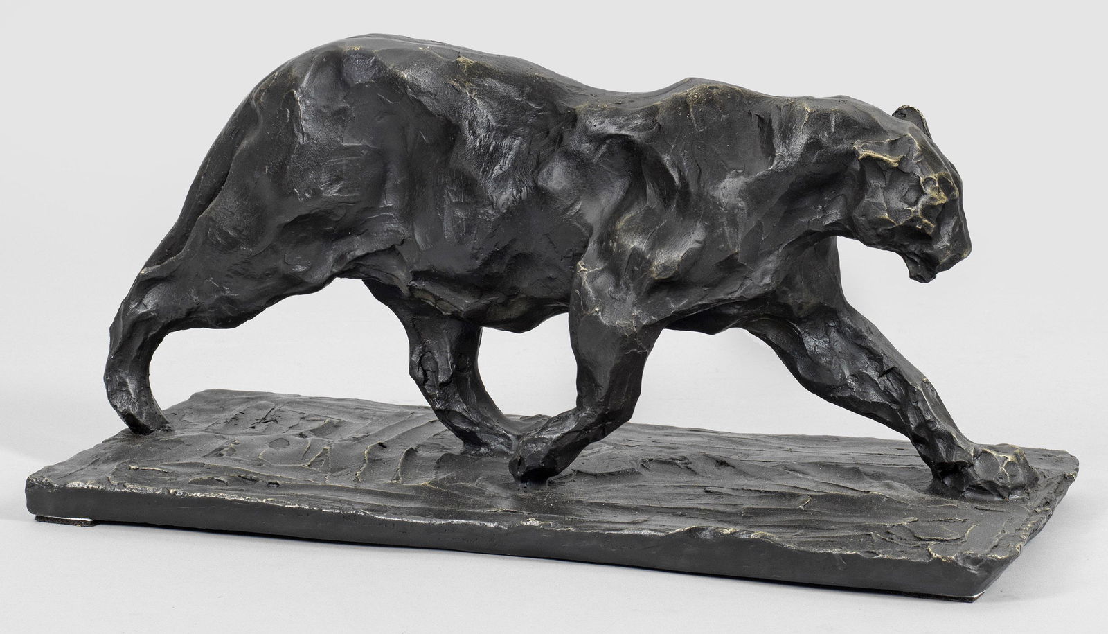 Rembrandt Bugatti: (1884 Mailand - 1916 Paris) nach "PanthÃ¨re marchant" (Schreitender Panther). Originaltitel Bronze, dunkel patiniert. Posthumer, zeitgenÃ¶ssischer Guss, Ende 20./Anfang 21. Jh., na