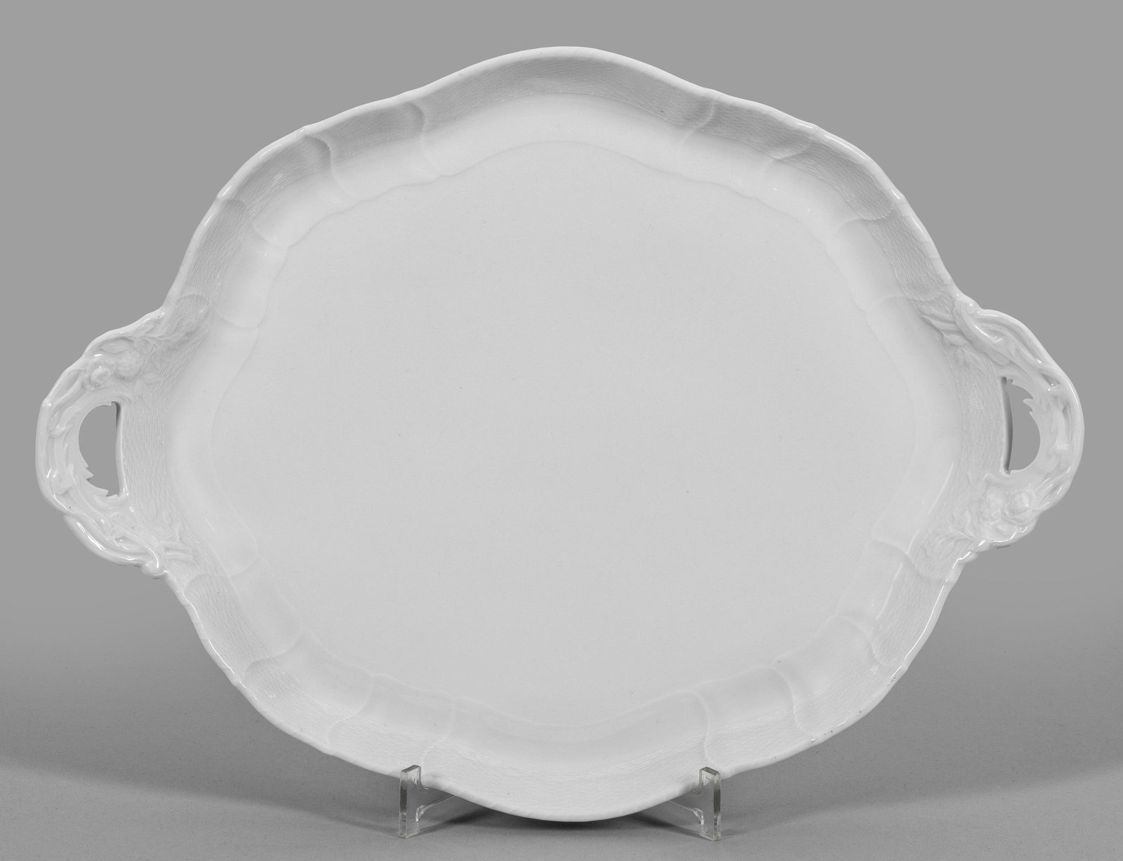 GroÃŸes Henkeltablett mit Reliefdekor (1 of 1)