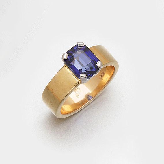 Moderner Saphir-Bandring (1 of 1)