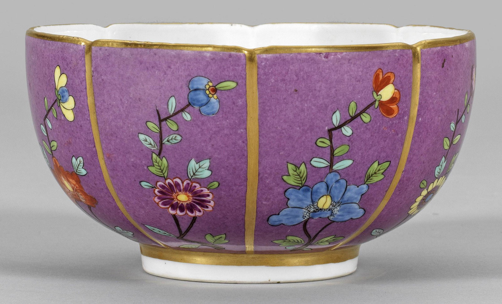 Zierkumme mit purpurfarbenem Fond und Indianischen Blumen (1 of 1)