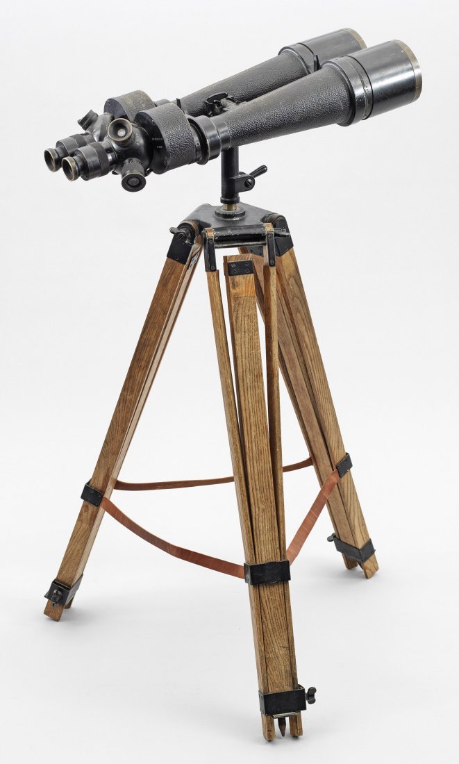 Doppelfernrohr "Asembi" von Carl Zeiss mit Stativ: GehÃƒÂ¤use schwarz lackiert, teilw. rau beschichtet. Mit weiÃƒÅ¸em Herstellerzeichen "Carl Zeiss Jena", sowie Seriennummer 9696. Okularrevolver, Arretierhebel und entsprechende VergrÃƒÂ¶Ã