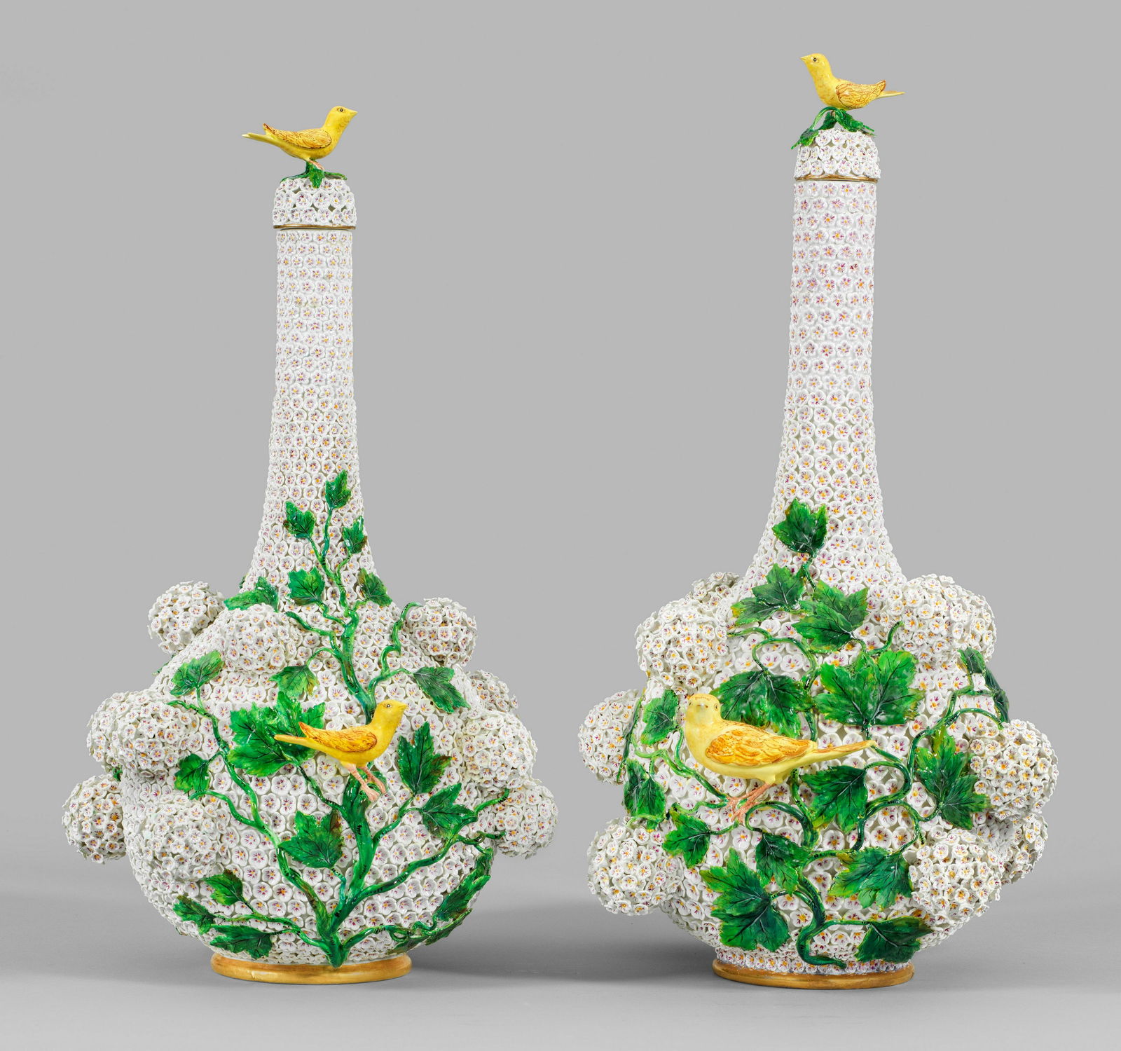 Paar außergewöhnliche Schneeballenvasen von Meissen (1 of 1)