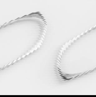Solvform-Armreif von Ole Bent Petersen aus den 1970er Jahren: Sterling Siber, gest. 925. Herstellerzeichen. Gew. ca. 70,04 g. Bracelet by Ole Bent Petersen, in Sterling silver. Maker's mark.