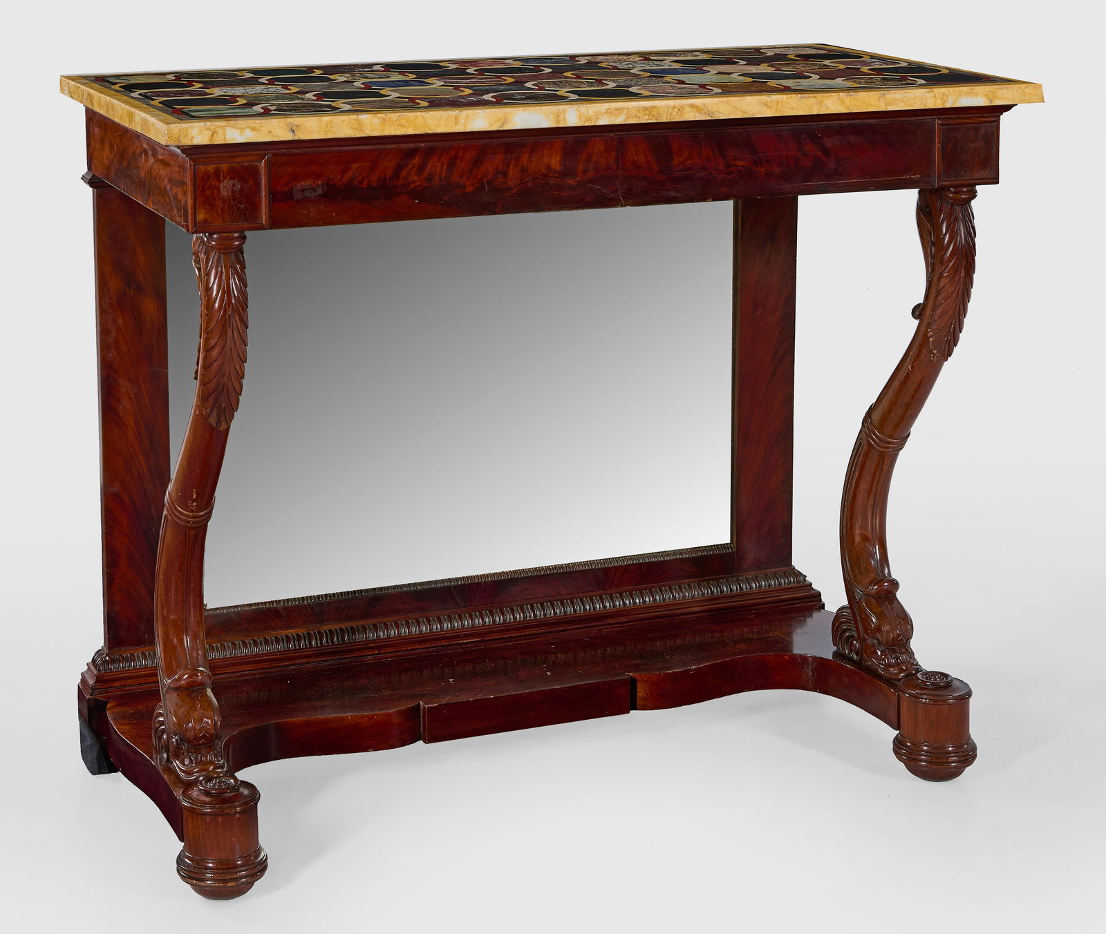 Großer signierter Charles X-Konsoltisch: mit Pietra Dura-Platte von Henry Thomas Peters Mahagoni, massiv und furniert sowie unterschiedliche Marmorsorten wie u.a. "Crema Valencia", rot gemaserter "Rouge Royal", "Rosso Collemandi" und "Duches