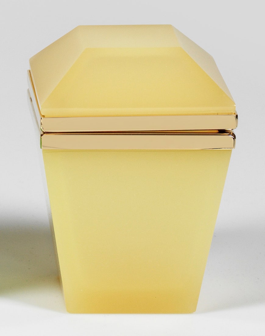 Art Déco-Zierdose in Diamantform (1 of 1)