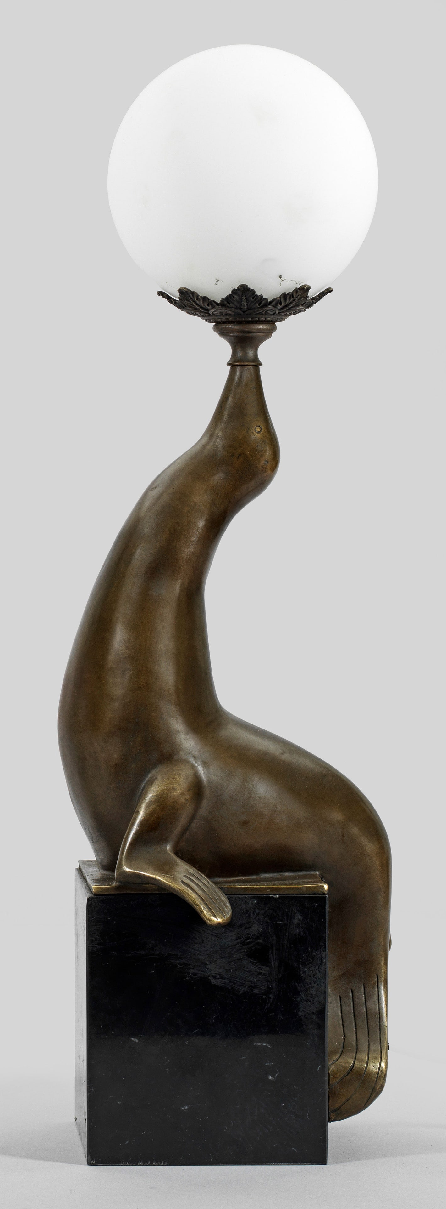 Skulpturale Tischlampe im Art Déco-Stil (1 of 1)