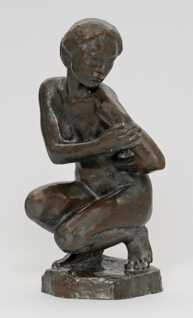 Georg Kolbe: (1877 Waldheim - 1947 Berlin) "Japanerin" ("Kauernde Japanerin)". Originaltitel Bronze, dunkel patiniert, 1911. Monogr., "GK" in Ligatur, Gießerstempel "H. NOACK BERLIN", 1911. Guss wohl 1950er Jahre