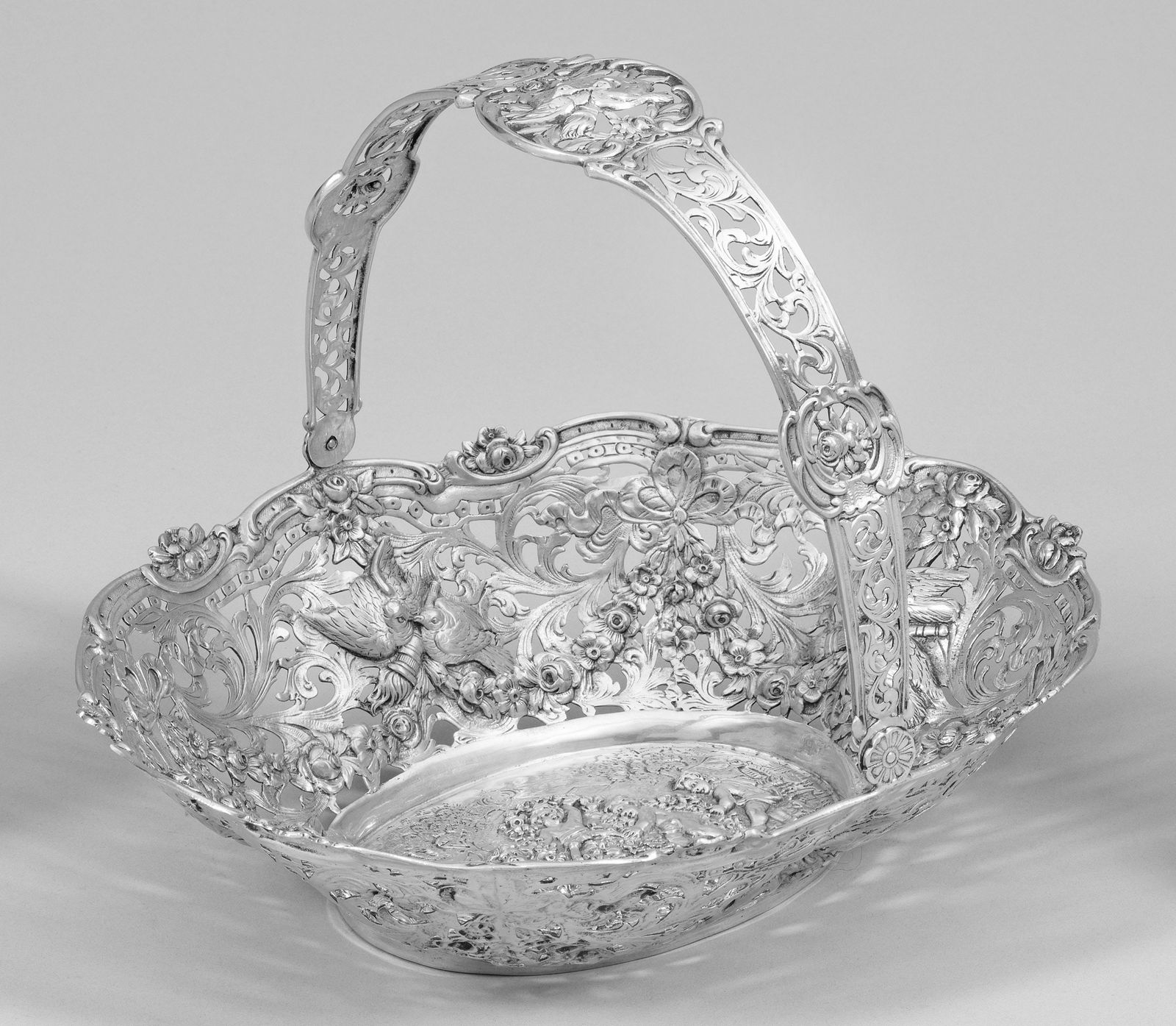 Großer Henkelkorb im Rokokostil (1 of 1)