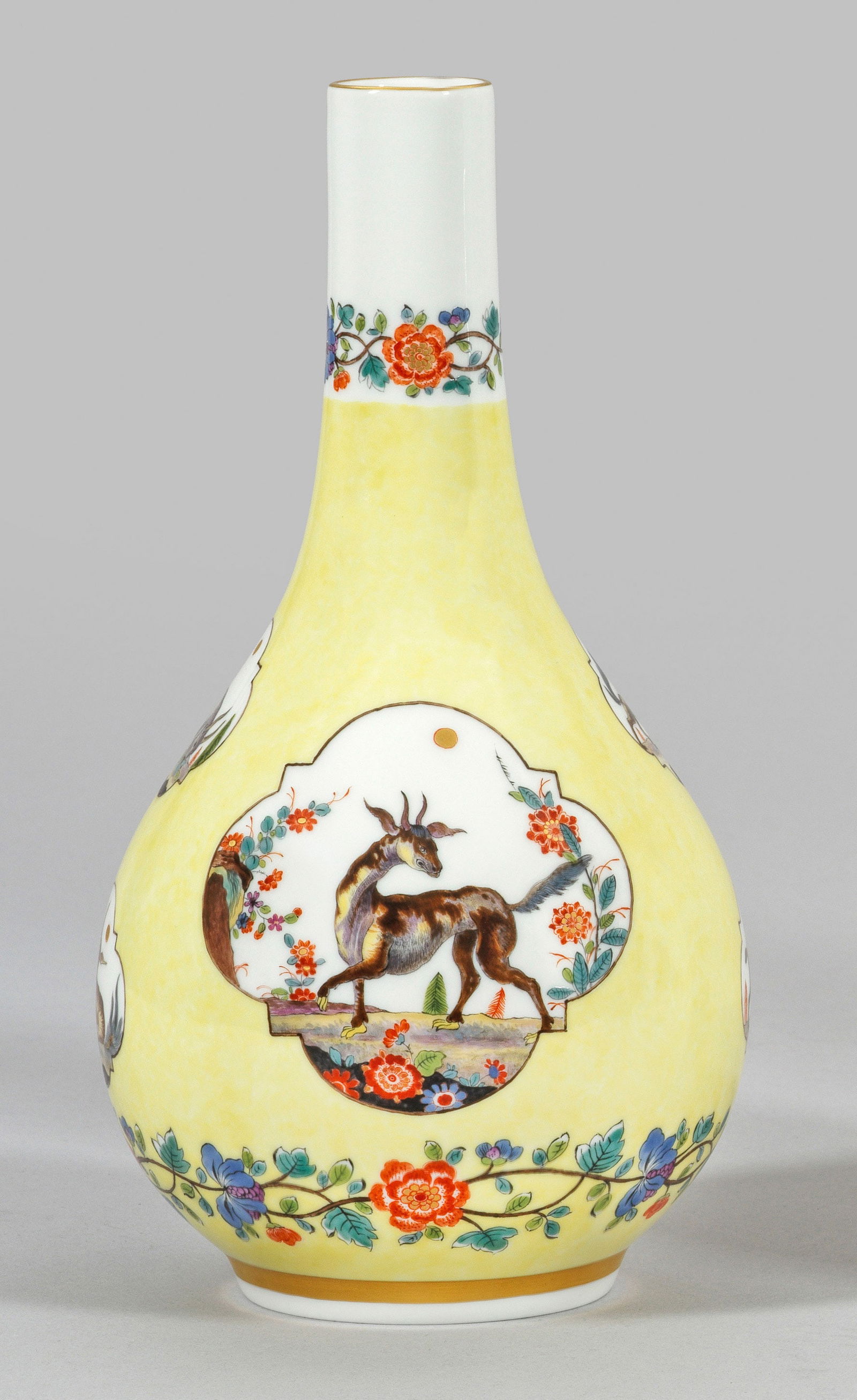 Flaschenvase mit Fabeltierdekor nach Löwenfinck (1 of 1)