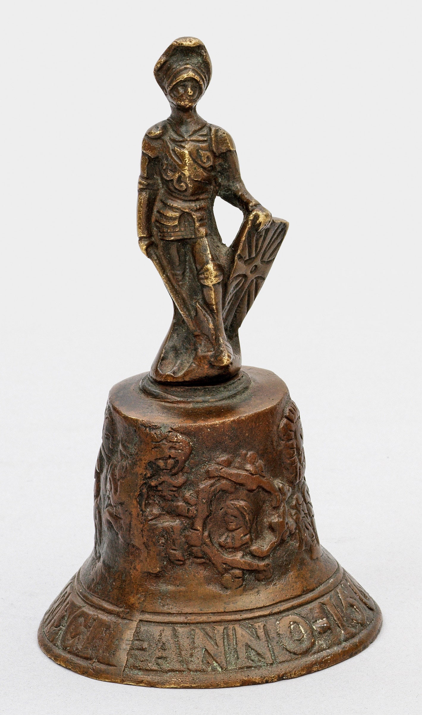 Tischglocke mit Griff in Form eines Ritters (1 of 1)